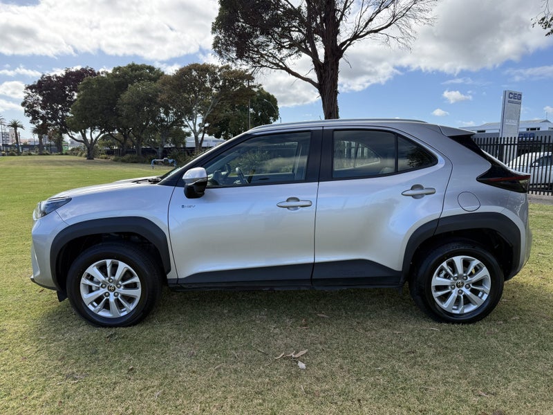 2024 Toyota Yaris Cross GX 1.5P Hybrid FWD Auto... image 4