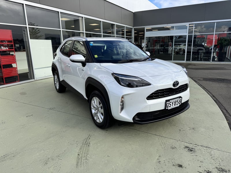 2024 Toyota Yaris Cross GX 1.5P Hybrid FWD Auto... image 3