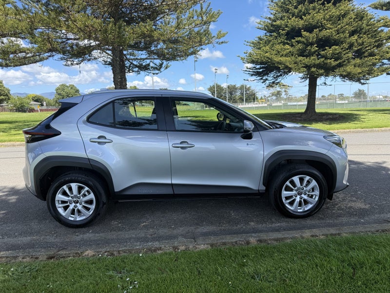 2024 Toyota Yaris Cross GX 1.5P Hybrid FWD Auto... image 2