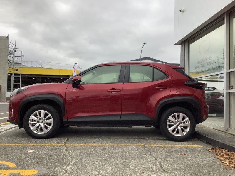 2024 Toyota Yaris Cross GX 1.5P HYBRID SUV image 3