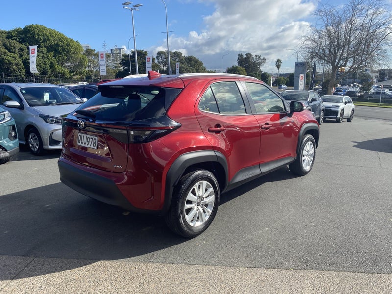 2024 Toyota Yaris Cross GX 1.5P Hybrid SUV image 2