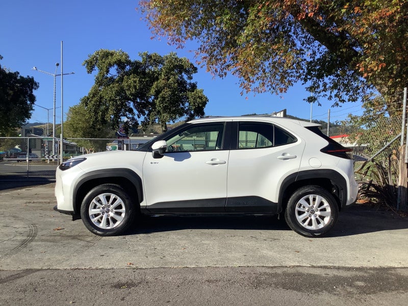 2024 Toyota Yaris Cross GX 1.5P Hybrid SUV image 2