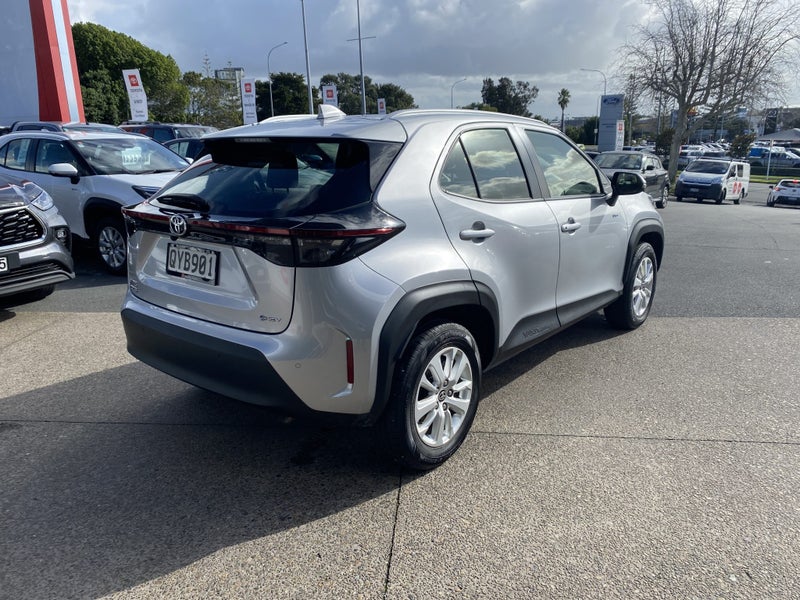 2024 Toyota Yaris Cross GX 1.5P Hybrid SUV image 2