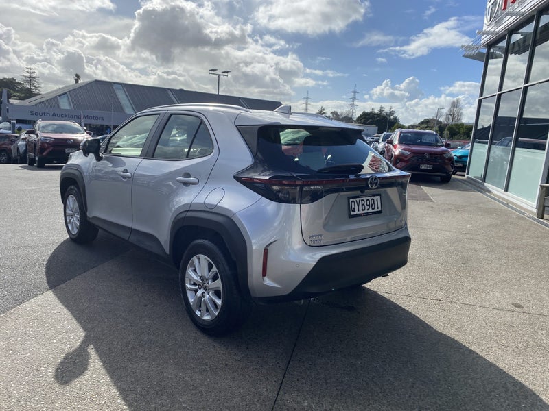 2024 Toyota Yaris Cross GX 1.5P Hybrid SUV image 3