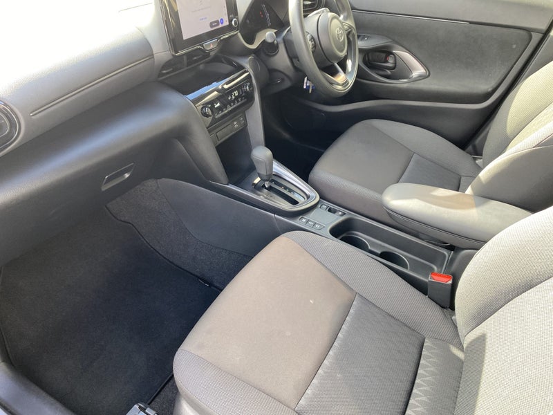 2024 Toyota Yaris Cross GX 1.5P Hybrid SUV image 4