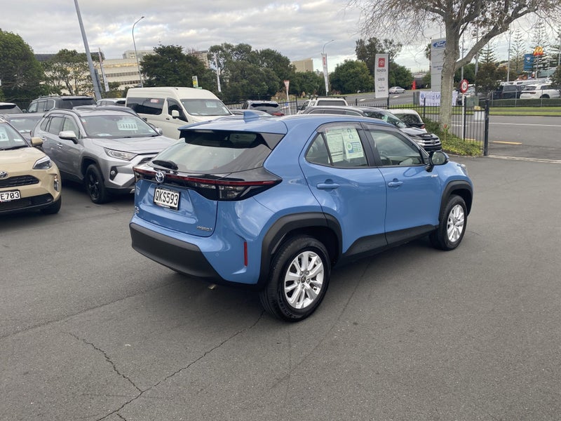 2024 Toyota Yaris Cross GX 1.5P Hybrid SUV image 2