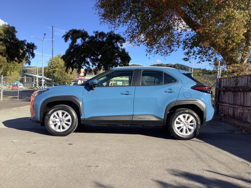 2024 Toyota Yaris Cross GX 1.5P Hybrid SUV image 3