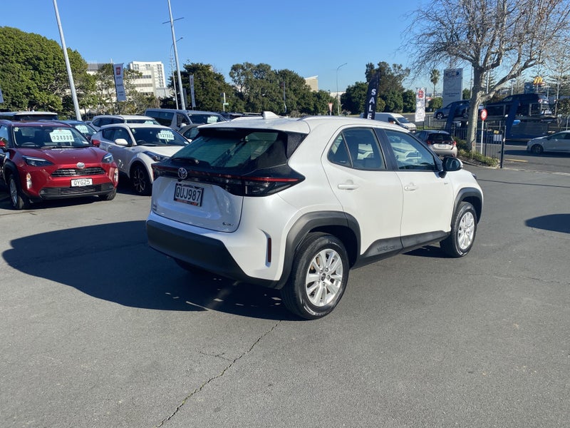 2024 Toyota Yaris Cross GX 1.5P Hybrid SUV image 2