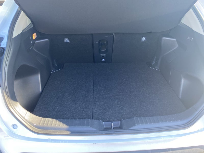 2024 Toyota Yaris Cross GX 1.5P Hybrid SUV image 4