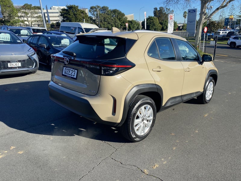 2024 Toyota Yaris Cross GX 1.5P Hybrid SUV image 2
