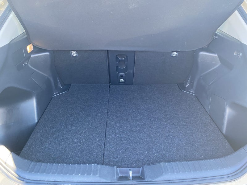 2024 Toyota Yaris Cross GX 1.5P Hybrid SUV image 4