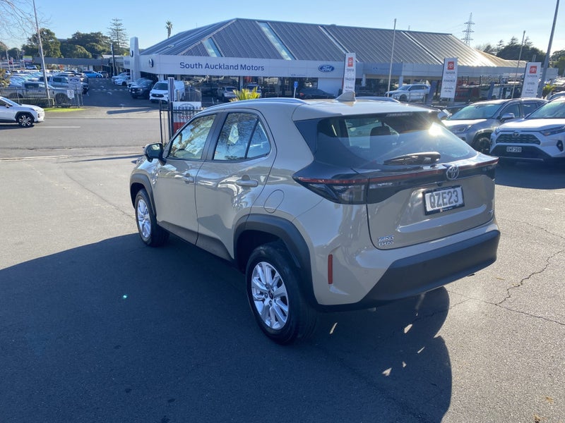 2024 Toyota Yaris Cross GX 1.5P Hybrid SUV image 5