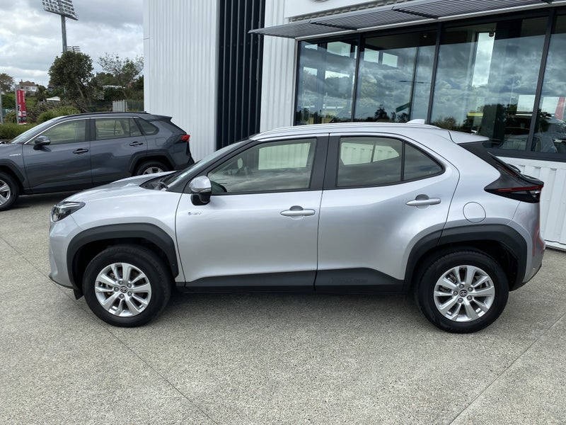 2024 Toyota Yaris Cross GX 1.5P HYBRID SUV image 2