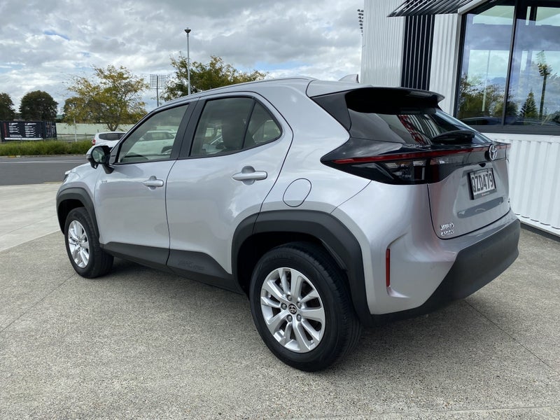 2024 Toyota Yaris Cross GX 1.5P HYBRID SUV image 3