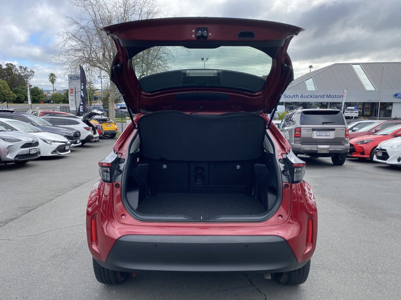 2024 Toyota Yaris Cross GX 1.5P Hybrid SUV image 4