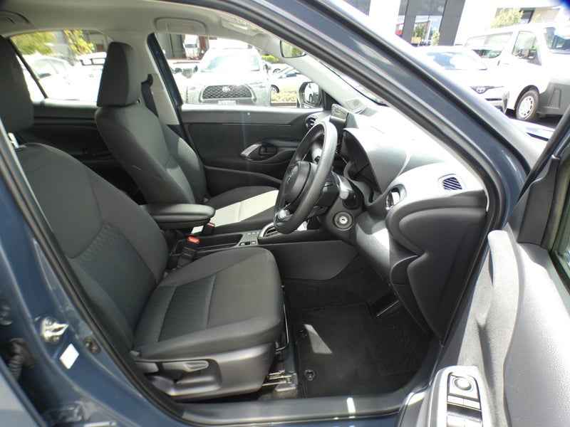 2024 Toyota Yaris Cross GX image 3