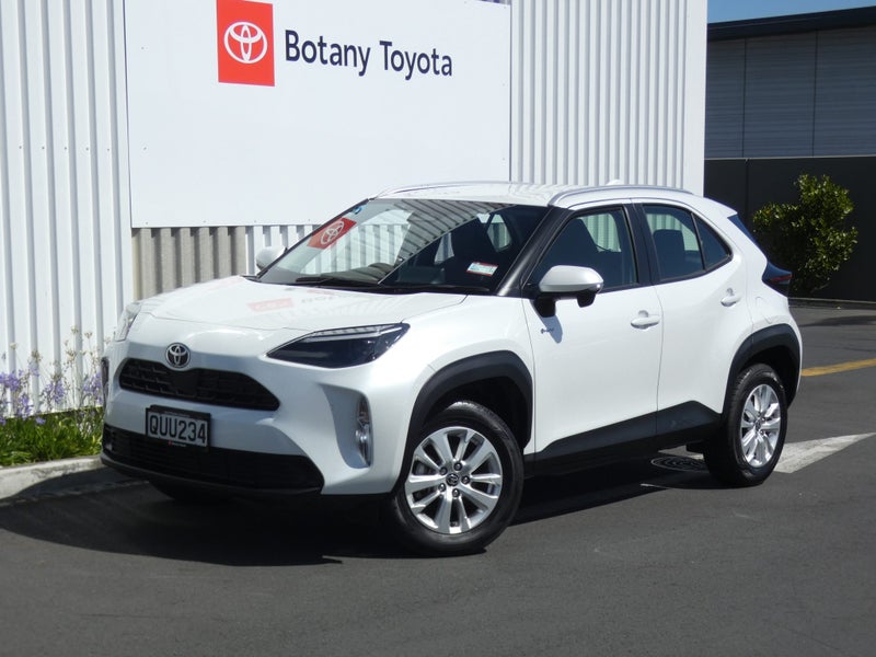 2024 Toyota Yaris Cross GX image 1