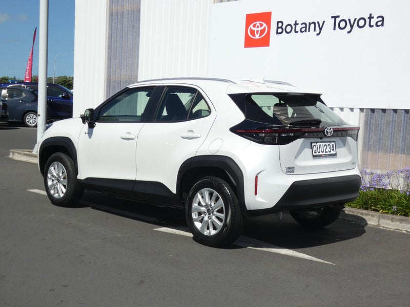 2024 Toyota Yaris Cross GX image 3
