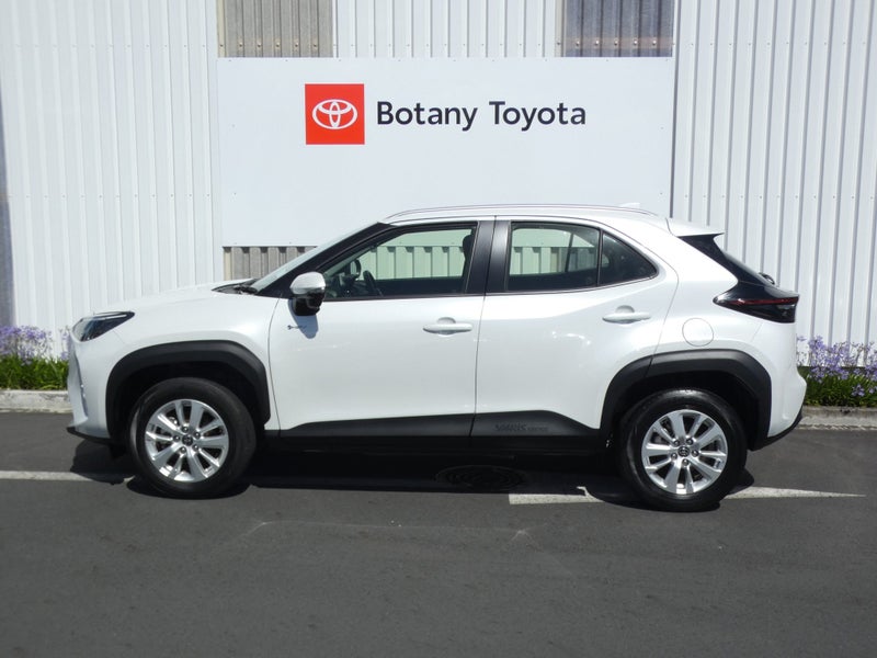 2024 Toyota Yaris Cross GX image 4