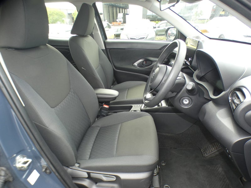 2024 Toyota Yaris Cross GX Hybrid image 2