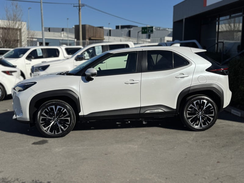 2024 Toyota Yaris Cross Hybrid Z, Push Start image 4