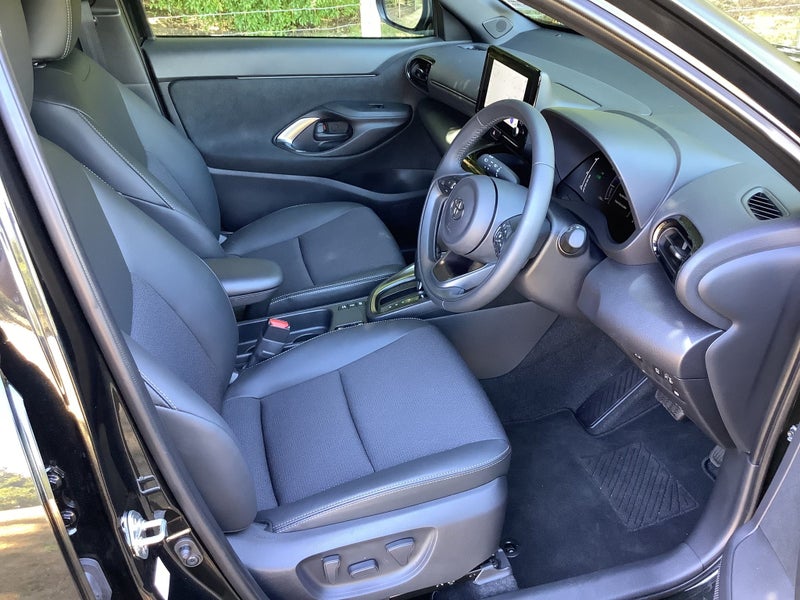 2024 Toyota Yaris Cross Limited 1.5P HV ECVT FW... image 3