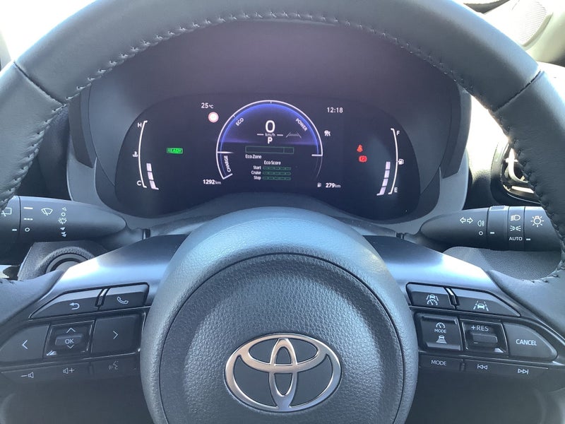 2024 Toyota Yaris Cross Limited 1.5P HV ECVT FW... image 4