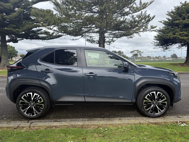 2024 Toyota Yaris Cross Limited 1.5P Hybrid FWD... image 2