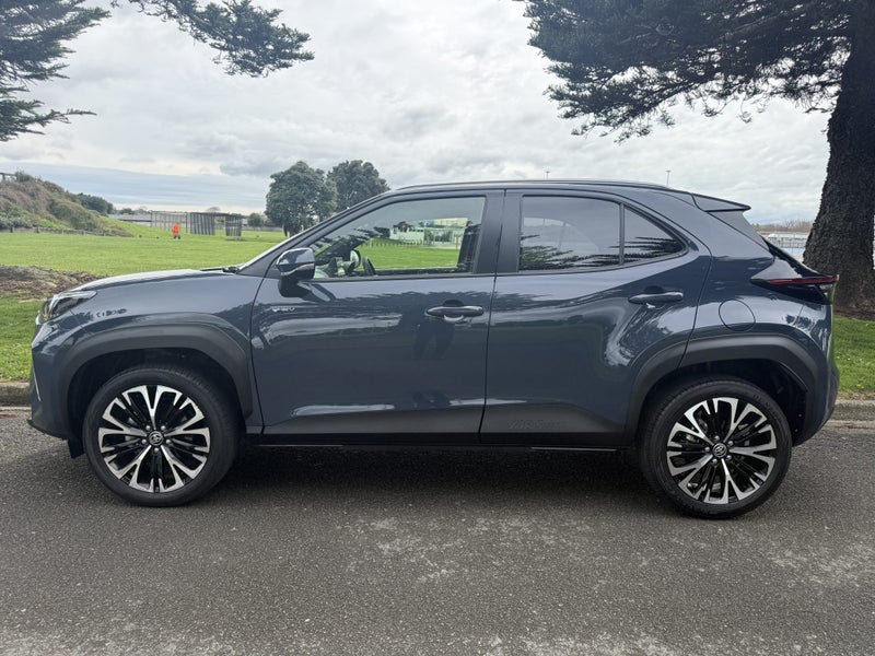 2024 Toyota Yaris Cross Limited 1.5P Hybrid FWD... image 3