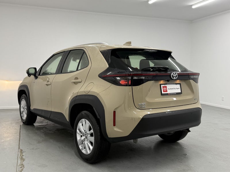 2024 Toyota Yaris GX 1.5 Hybrid image 2