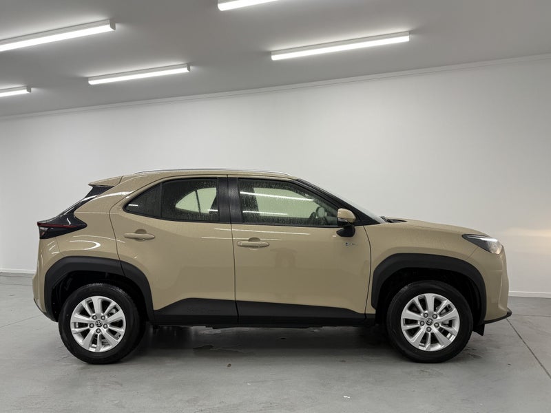 2024 Toyota Yaris GX 1.5 Hybrid image 3