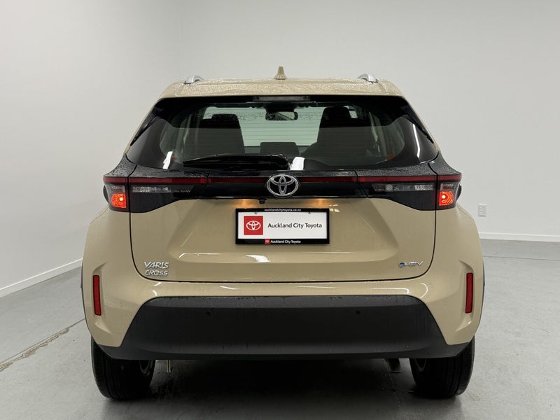 2024 Toyota Yaris GX 1.5 Hybrid image 5