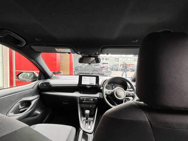 2024 Toyota Yaris GX 1.5 HYBRID ECONOMICAL HATCH image 2