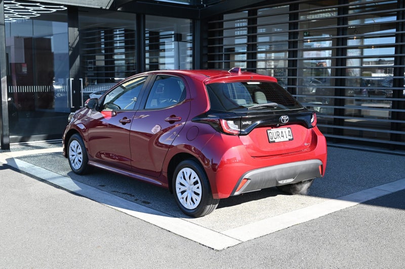 2024 Toyota Yaris GX 1.5 Petrol Hybrid FWD Hatc... image 2