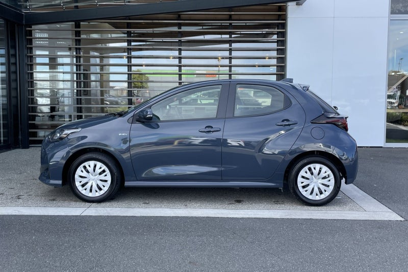 2024 Toyota Yaris GX 1.5 Petrol Hybrid FWD Hatc... image 3