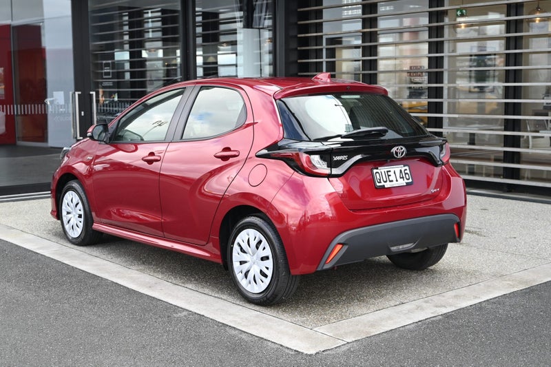 2024 Toyota Yaris GX 1.5 Petrol Hybrid FWD Hatc... image 2