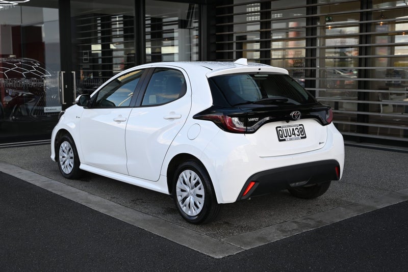 2024 Toyota Yaris GX 1.5 Petrol Hybrid FWD Hatc... image 2