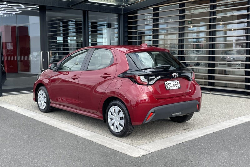 2024 Toyota Yaris GX 1.5 Petrol Hybrid FWD Hatc... image 2