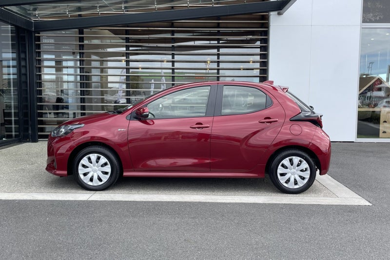 2024 Toyota Yaris GX 1.5 Petrol Hybrid FWD Hatc... image 3