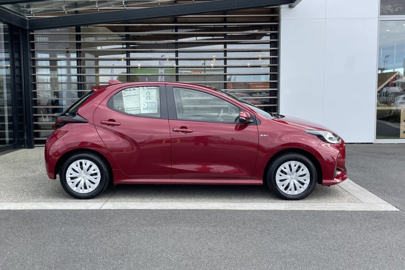 2024 Toyota Yaris GX 1.5 Petrol Hybrid FWD Hatc... image 5