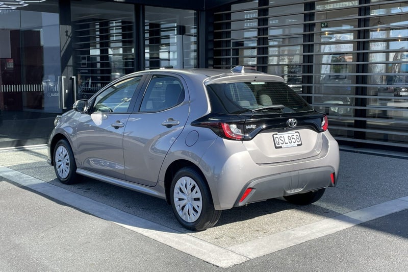 2024 Toyota Yaris GX 1.5 Petrol Hybrid FWD Hatc... image 2