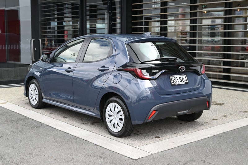 2024 Toyota Yaris GX 1.5 Petrol Hybrid FWD Hatc... image 2