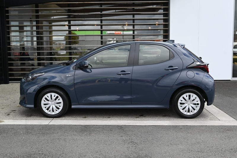 2024 Toyota Yaris GX 1.5 Petrol Hybrid FWD Hatc... image 3