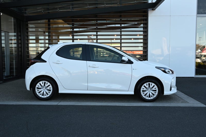 2024 Toyota Yaris GX 1.5 Petrol Hybrid FWD Hatc... image 5