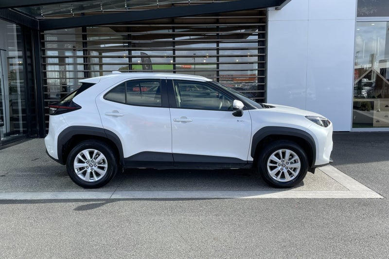 2024 Toyota Yaris GX 1.5 Petrol Hybrid FWD SUV image 5