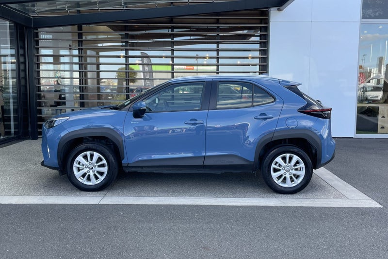 2024 Toyota Yaris GX 1.5 Petrol Hybrid FWD SUV image 3
