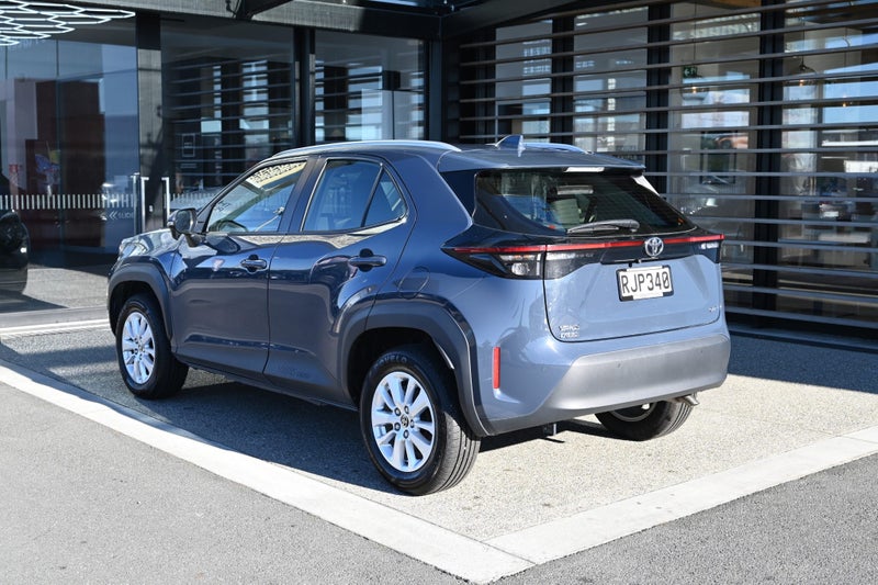 2024 Toyota Yaris GX 1.5 Petrol Hybrid FWD SUV image 2