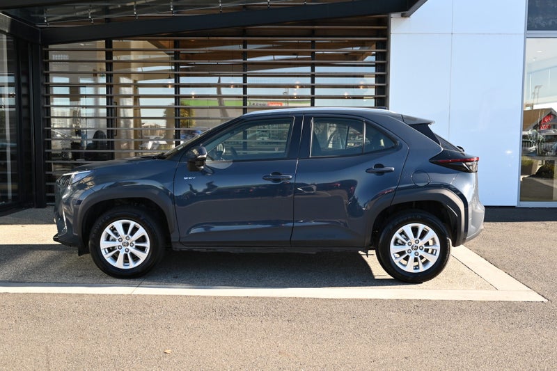 2024 Toyota Yaris GX 1.5 Petrol Hybrid FWD SUV image 3