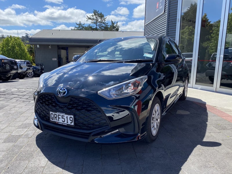 2024 Toyota Yaris GX 1.5 Petrol Hybrid Hatch Auto image 3