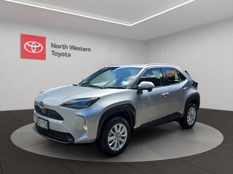 2024 Toyota Yaris GX 1.5L Hybrid 2WD SUV image 3